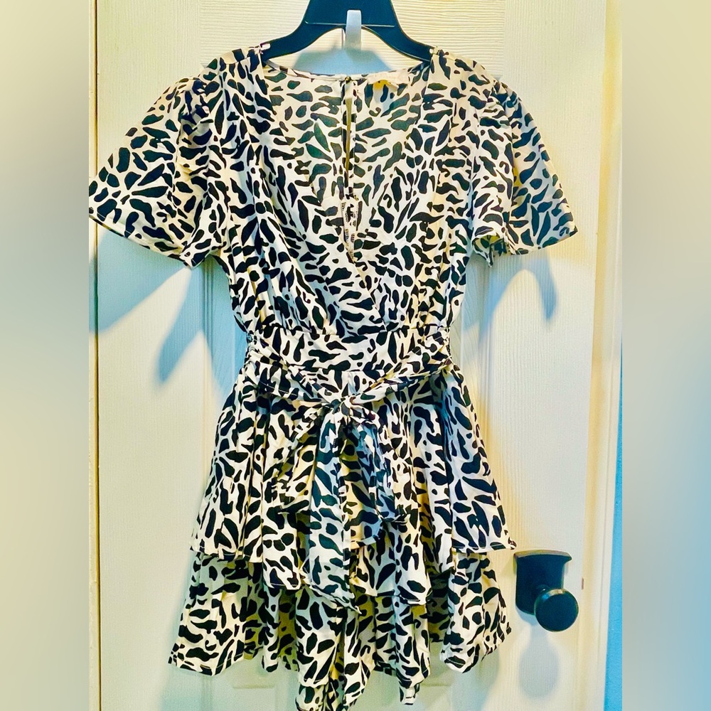 Cute Women's Black and White Printed Tiered Dress Shorts with Waist Tie